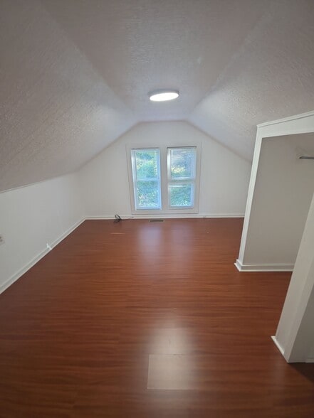 Building Photo - 613 Evans St