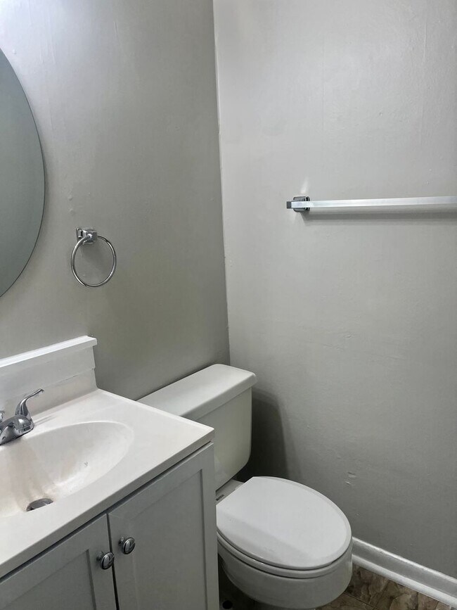 Building Photo - 3 Bedroom Townhouse Fredericksburg/Spotsylvania County