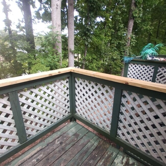 Building Photo - 2 bedroom 1 bath condo