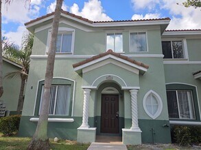 Building Photo - 3 Bedroom / 3 Bathroom Townhouse in Keys Cove Gated Community