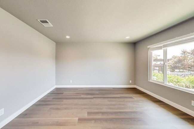 Building Photo - 4401 Castanos St