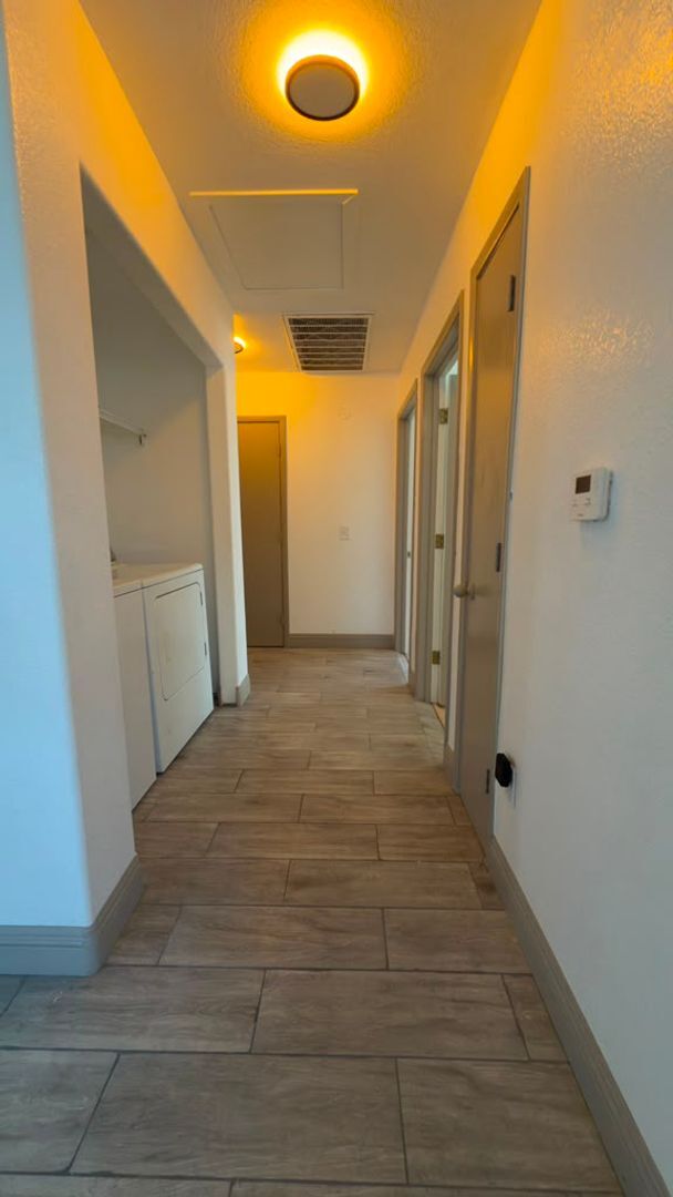Building Photo - 2050 Los Feliz St