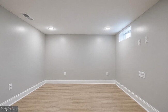 Building Photo - 5839 Benton Heights Ave