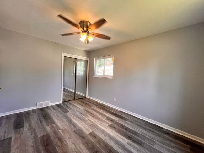 Building Photo - Move in ready!