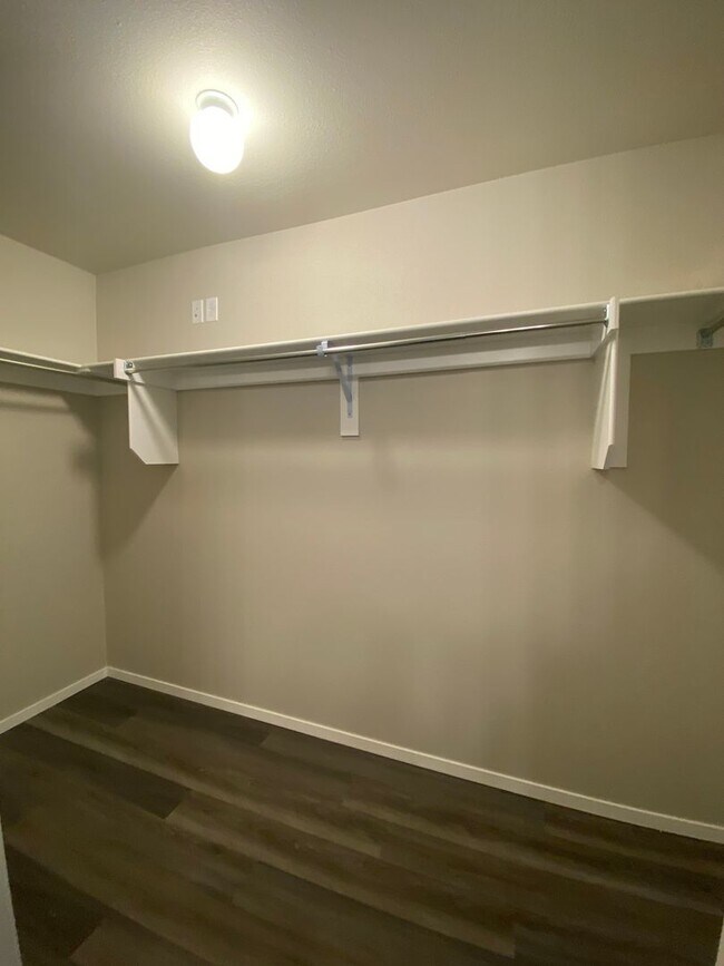 Building Photo - *NOW PRELEASING* Three Bedroom | Two Bathroom Duplex in Lawlis Ranch