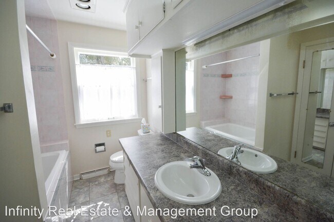 Building Photo - 3 br, 3 bath House - 1010 6th St SW