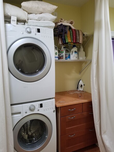 washer/dryer - 714 Kenyon St NW