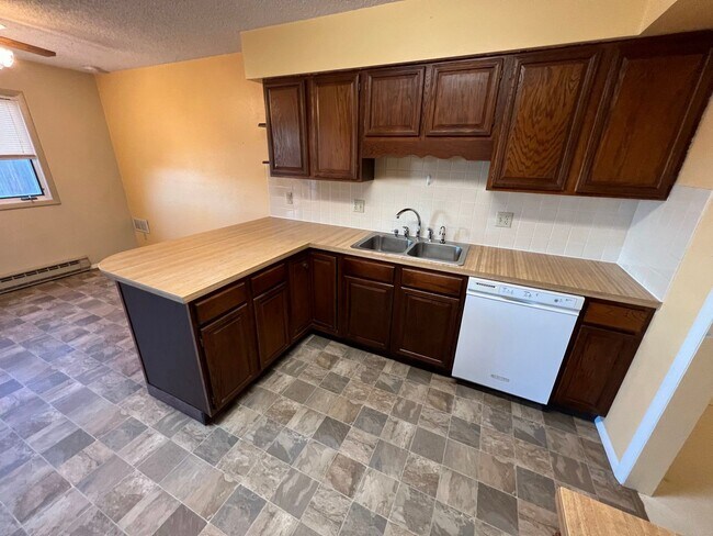 Building Photo - 3 Bedroom, 1.5 Bath Townhome W/ Attached S...