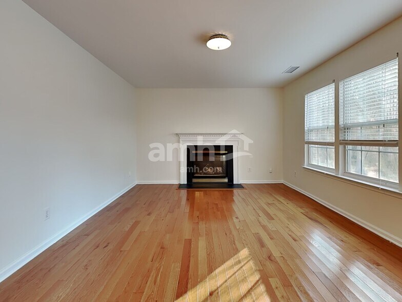 Building Photo - 13724 Bluffton Ct