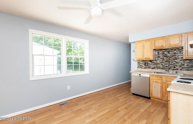 Building Photo - 120 Franklin Ave