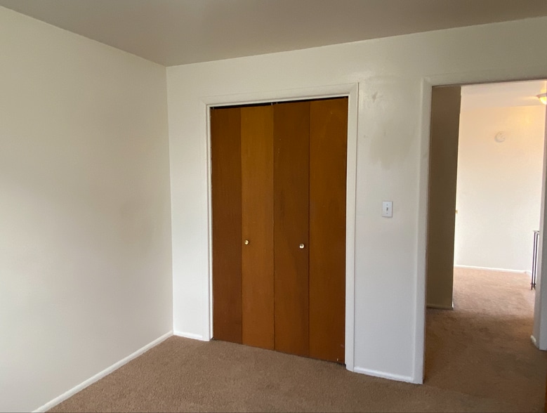 Building Photo - 261 E 200 N