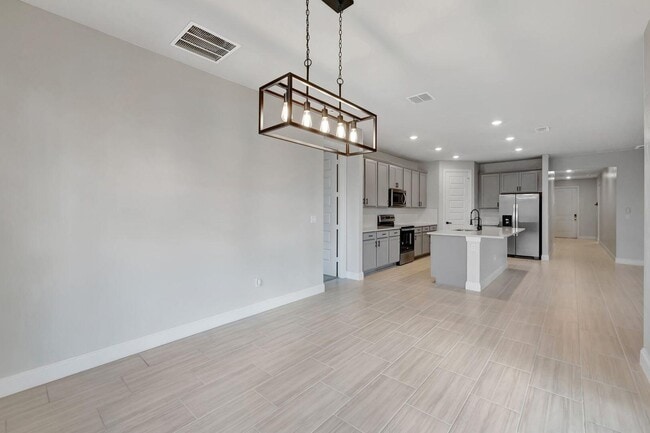 Building Photo - 8606 Dahlia Cir