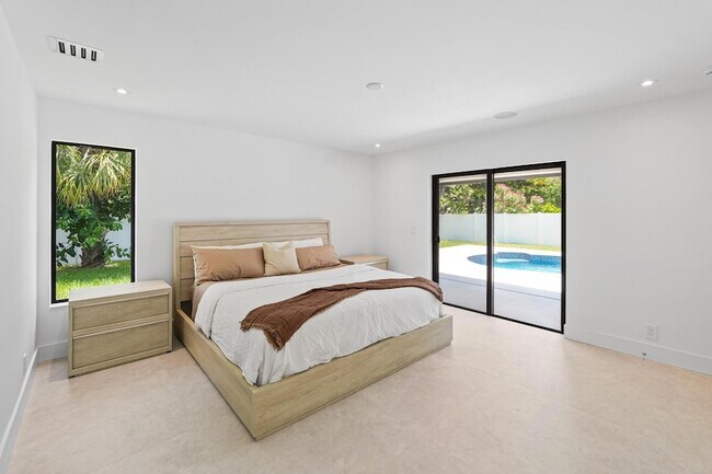 Building Photo - 1291 Bimini Ln