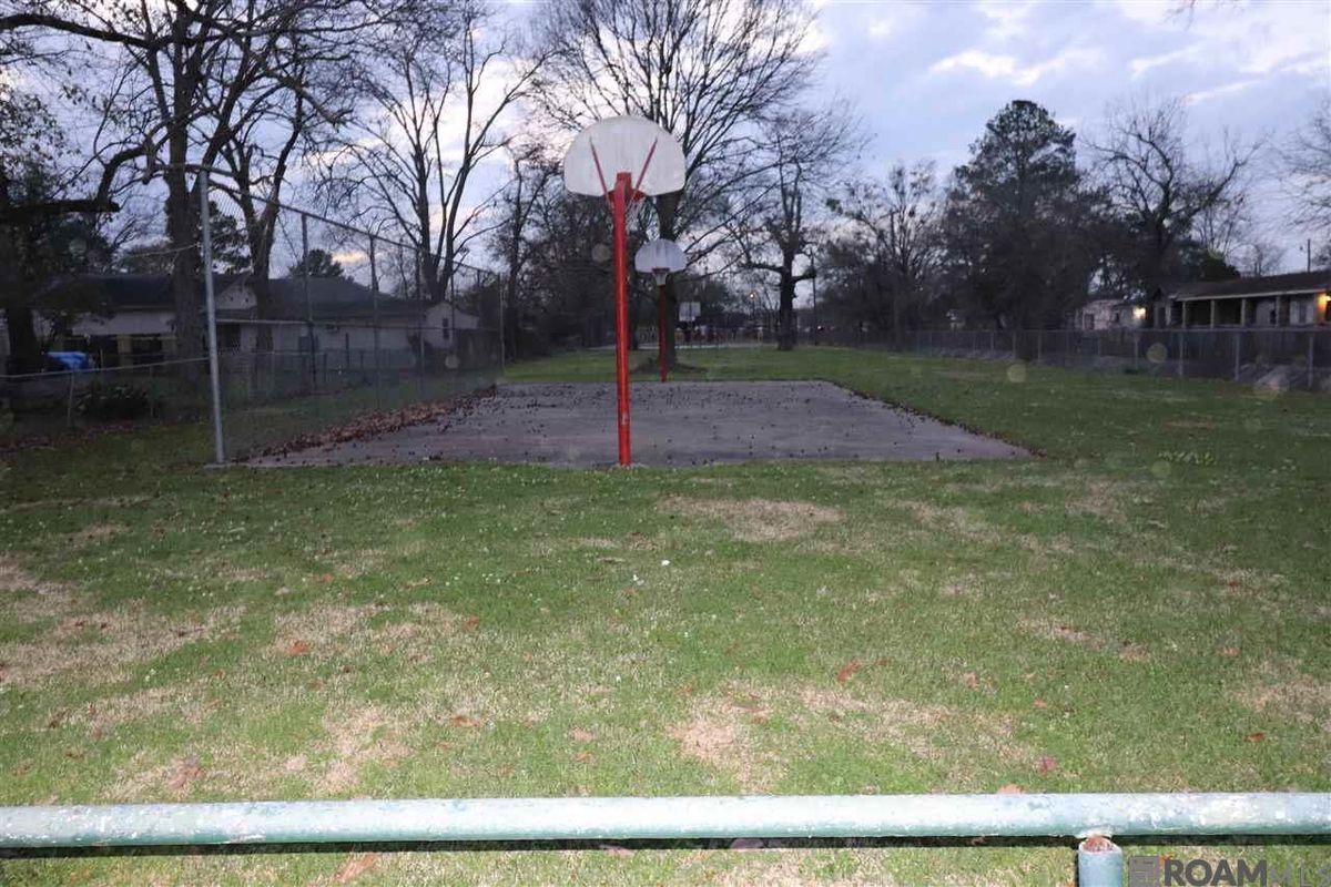 Building Photo - 2654 Sheldon Dr