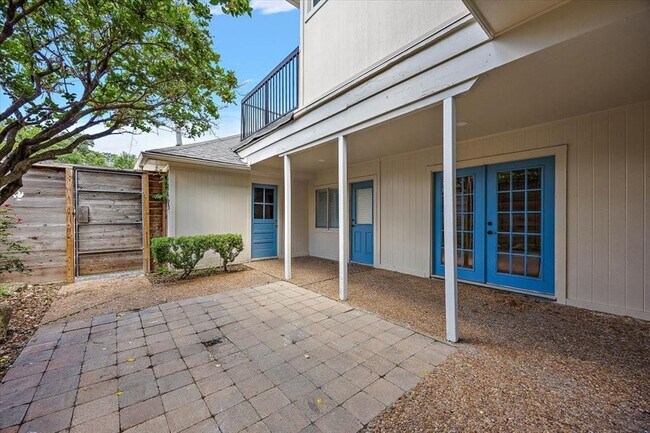 Building Photo - 627 Chadbourne Ct