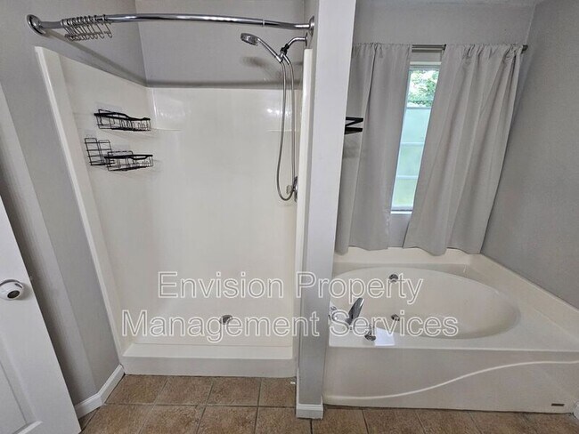 Building Photo - 479 Lakeshore Dr