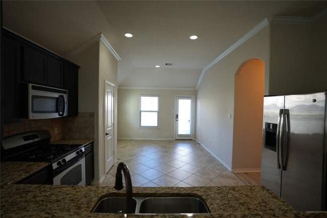 Building Photo - 1710 Thornhampton Ct