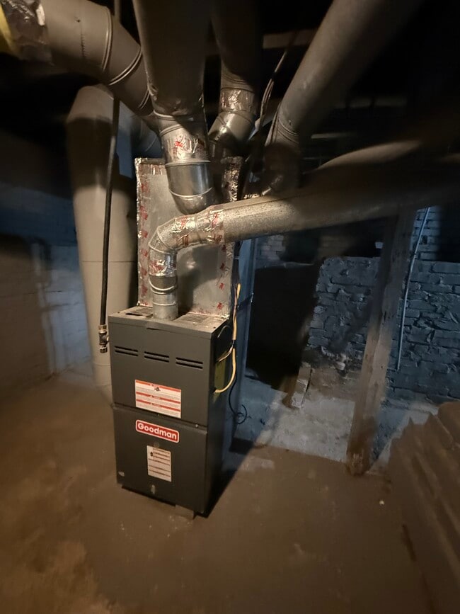 Building Photo - 1347 E Prairie Ave