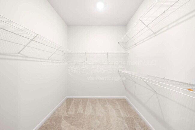 Building Photo - 104 Winterberry St