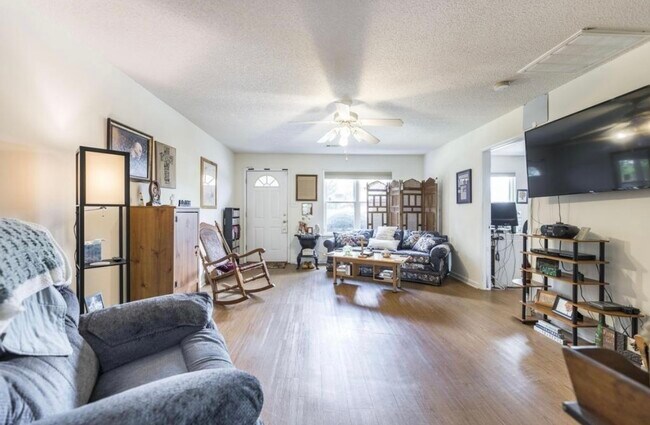 Building Photo - 233 Katelyn Cir