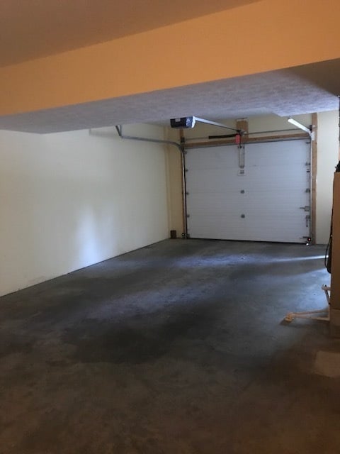 Building Photo - 3 BEDROOM TOWNHOUSE AVAIL JULY 2026.   Mon...