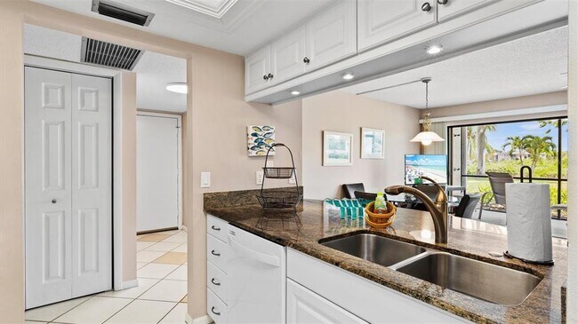 Building Photo - 1700 Cove II Pl