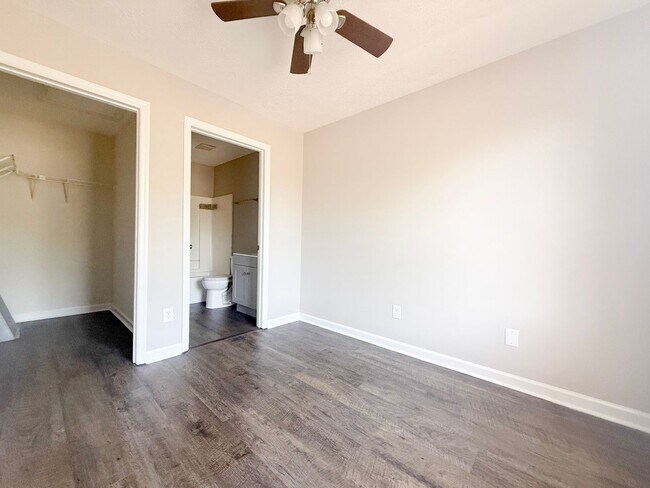 Building Photo - 480 W 4th St