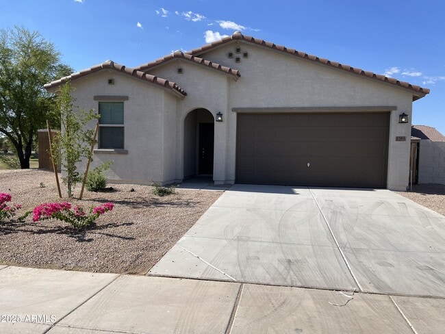 Primary Photo - 1585 E Kingman Pl
