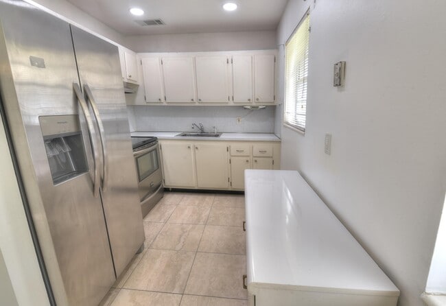 Building Photo - 89 Canterbury D