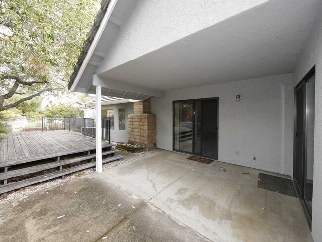 Building Photo - 110 Detert Ln