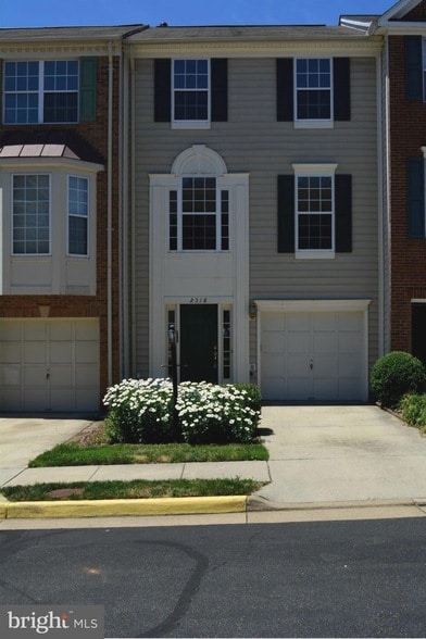 Building Photo - 2518 James Maury Dr