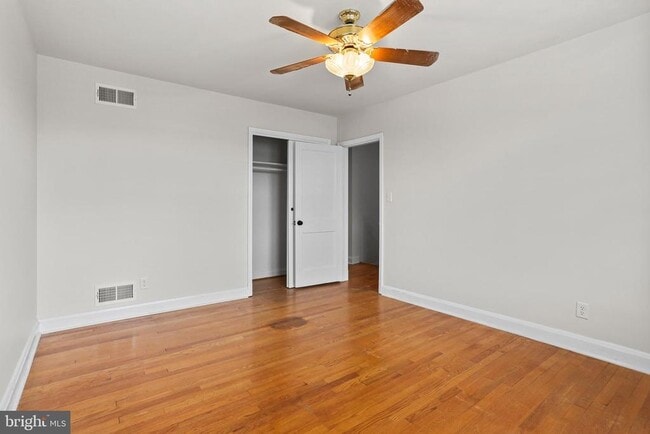 Building Photo - 324 Small Ct