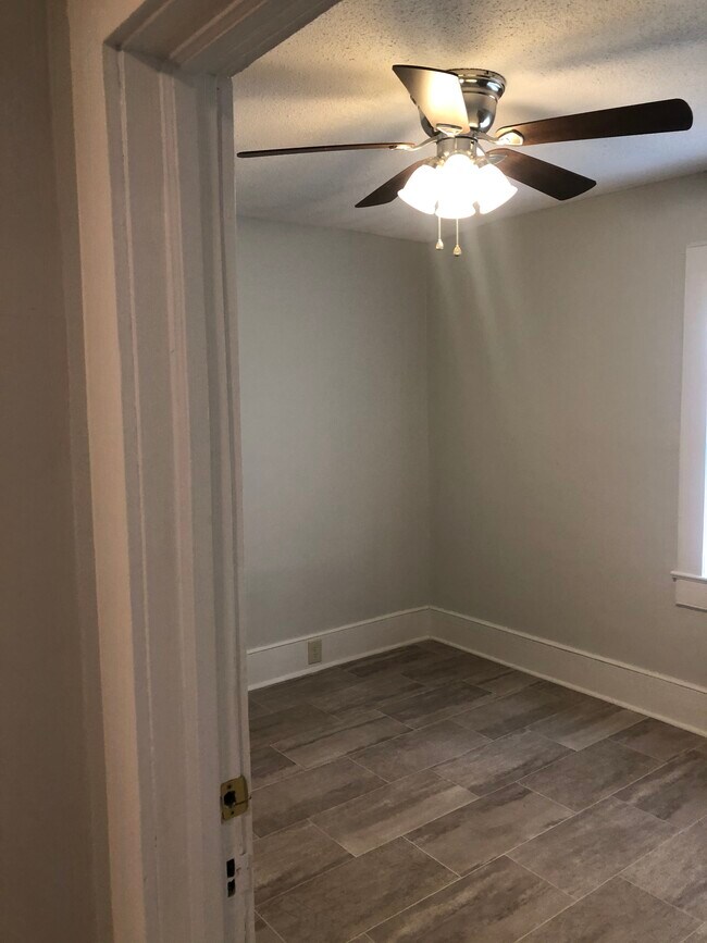 Building Photo - 1725 Columbia College Dr