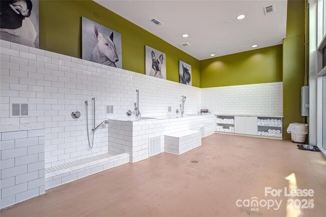 Building Photo - 905 Kenilworth Ave