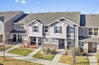 Building Photo - Beautiful 3 bedroom Townhome in Green Vall...