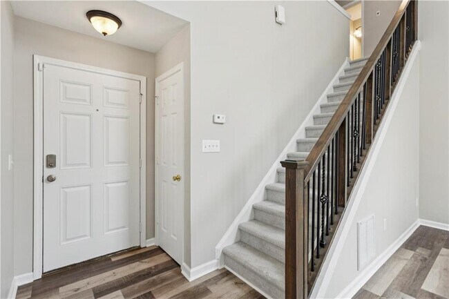 Building Photo - 283 Hiawassee Dr