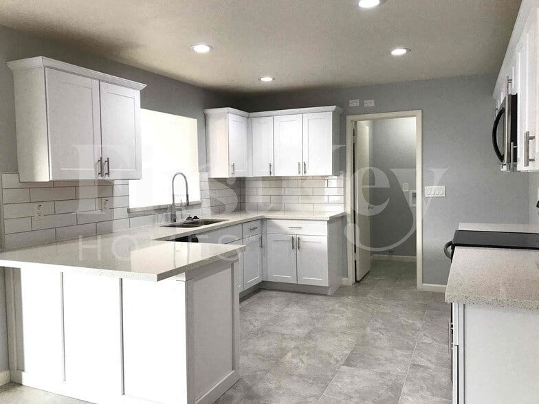 Building Photo - 8923 W Harmont Dr