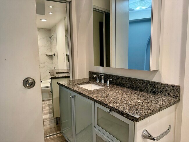 Building Photo - 300 N State St