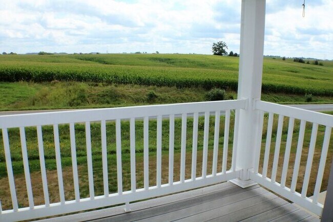 Building Photo - $2,000 | 3 Bedroom, 3 Bathroom TOWN HOME | PET Friendly* | Sublease* | Available for August 1st, ...