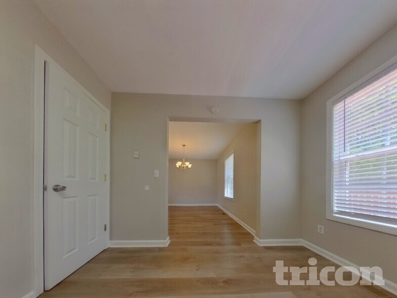 Building Photo - 115 Fairfax Dr