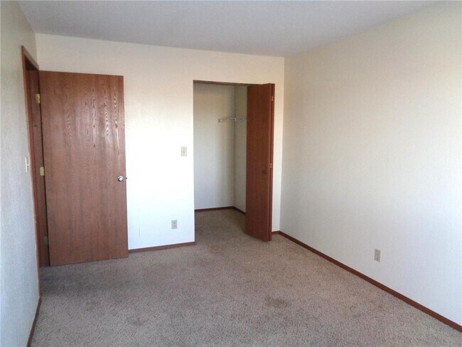 Building Photo - 910 Hengen St