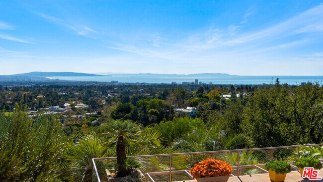 Building Photo - 1827 Westridge Rd