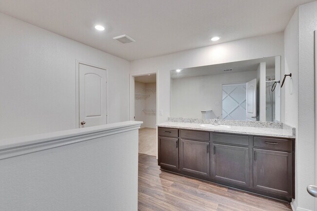 Building Photo - 18512 Quiet Range Dr
