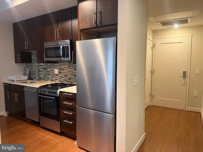 Building Photo - 1320 Fenwick Ln