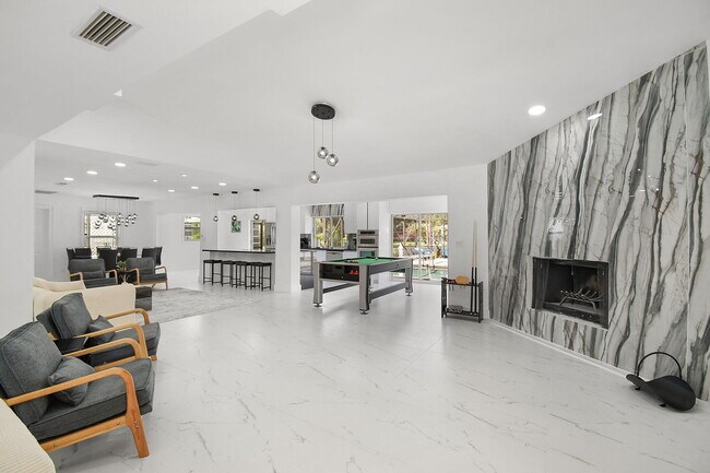Building Photo - 12231 Areaca Dr