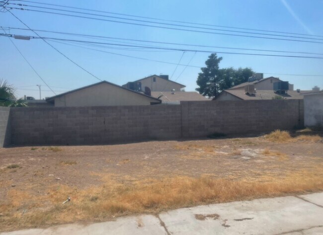 Building Photo - Beautiful 4 Bedroom 2 Bathroom house ( Smo...