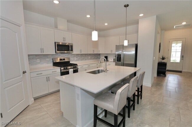 Building Photo - 18293 Ridgeline Dr