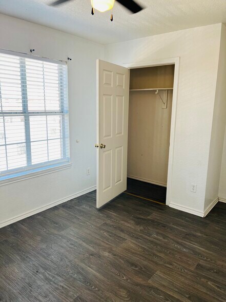 Building Photo - 2804 Cantabrian Dr