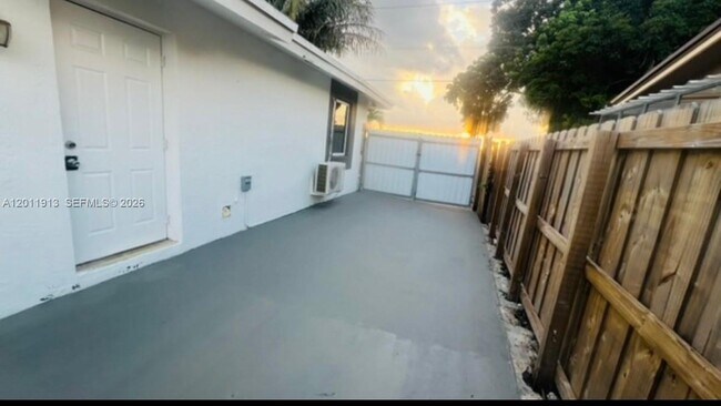 Building Photo - 75 SW 18th Ave