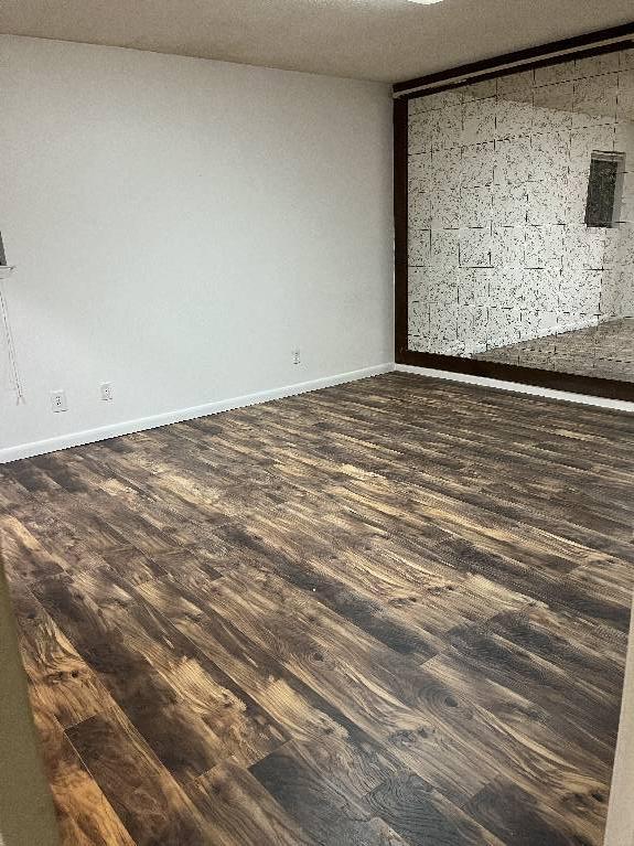 Building Photo - Newly Remodeled!